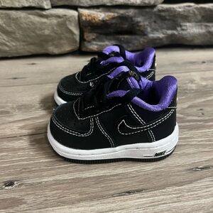 NWOT Infant Nike sneakers/2C